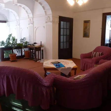 Villa Speciale 9 Chambres Avec Piscine Et Jardin *